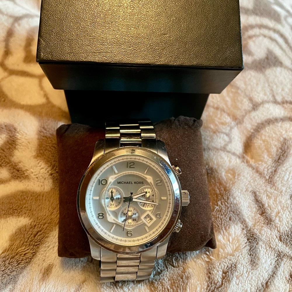 MK8086 MICHAEL KORS Silver Oversized Runway Watch